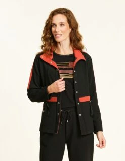 Veste Noire Et Tomette